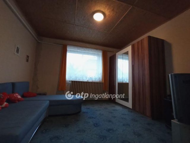 Eladó családi ház, Taron 18 M Ft, 4 szobás