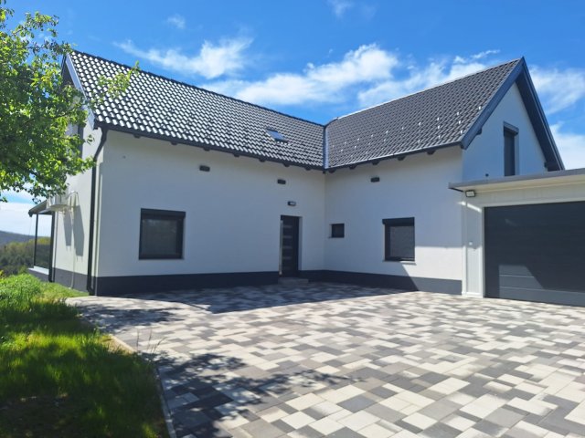 Eladó családi ház, Zalaszentgróton 139.9 M Ft, 5 szobás