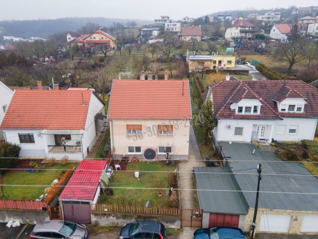 Eladó családi ház, Vácon, Szivárvány utcában 99.99 M Ft