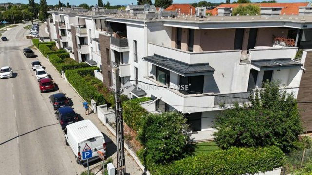 Eladó téglalakás, Székesfehérvárott 99.9 M Ft, 4 szobás