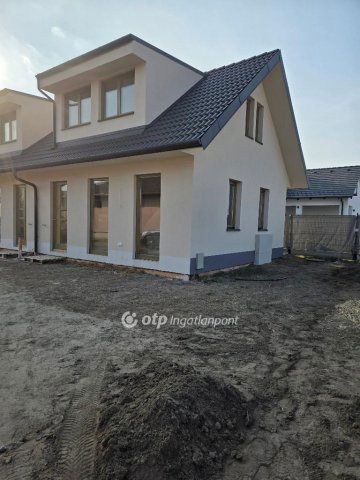 Eladó téglalakás, Turán 49.9 M Ft, 1+2 szobás