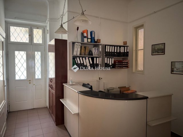 Eladó téglalakás, Budapesten, V. kerületben 185 M Ft, 4 szobás