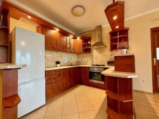 Eladó téglalakás, Kecskeméten 73.9 M Ft, 3 szobás