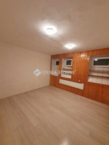 Eladó téglalakás, Budapesten, XIV. kerületben 34 M Ft, 2 szobás