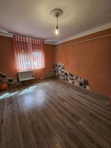 Eladó téglalakás, Pápán 20.9 M Ft, 1 szobás