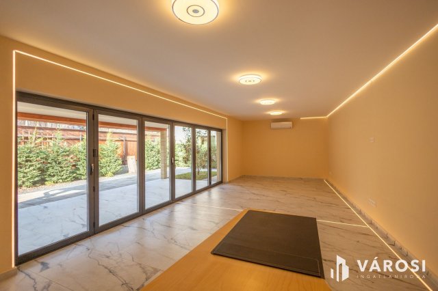 Kiadó iroda, Hódmezővásárhelyen 180 E Ft / hó, 1 szobás