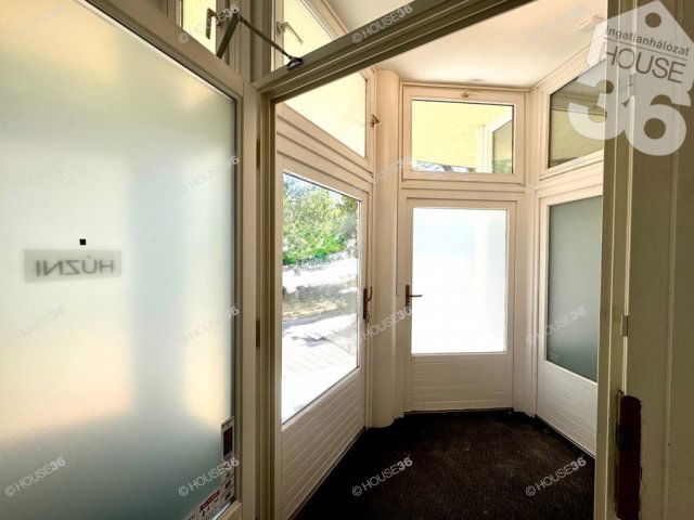 Eladó üzlethelyiség, Kecskeméten 70 M Ft, 4 szobás