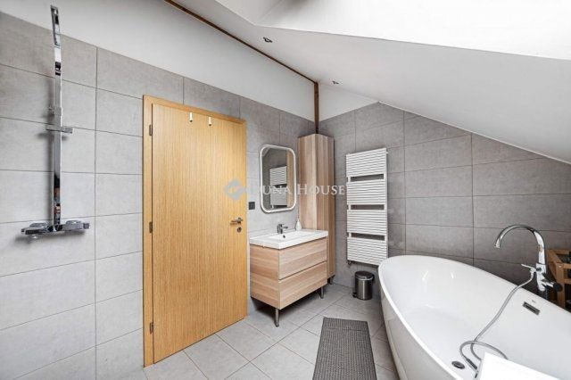 Eladó családi ház, Nagykovácsiban 185 M Ft, 3 szobás