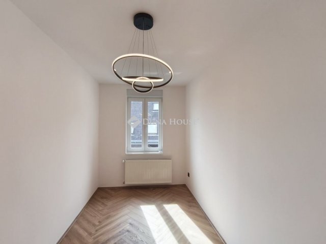 Eladó téglalakás, Pécsett 123 M Ft, 4 szobás