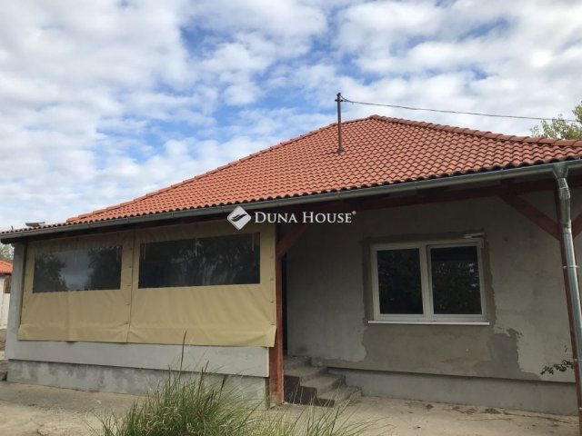 Eladó családi ház, Besnyőn 51.5 M Ft, 3 szobás