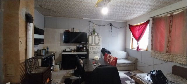 Eladó családi ház, Cegléden 21.5 M Ft, 3 szobás