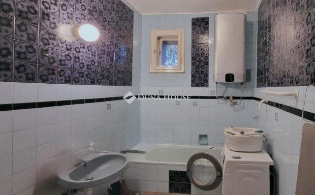 Eladó családi ház, Dunakeszin 179.9 M Ft, 6 szobás