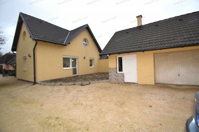 Eladó családi ház, Téten 97.9 M Ft, 5 szobás