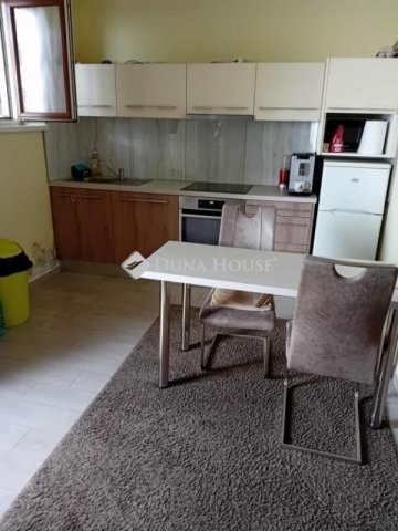 Eladó téglalakás, Pécsett 79.9 M Ft, 3 szobás