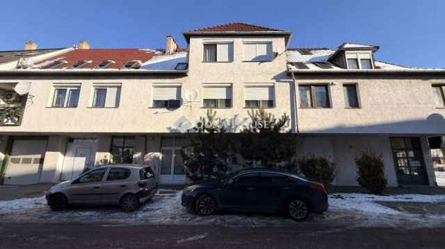 Eladó téglalakás, Győrött 53 M Ft, 2 szobás