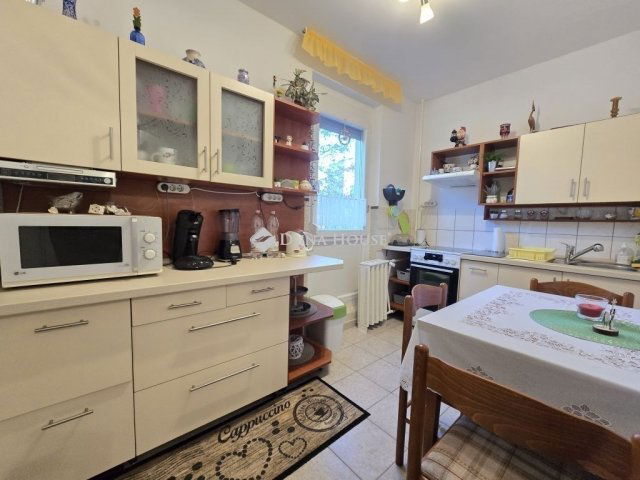 Eladó panellakás, Pécsett 46.99 M Ft, 2 szobás