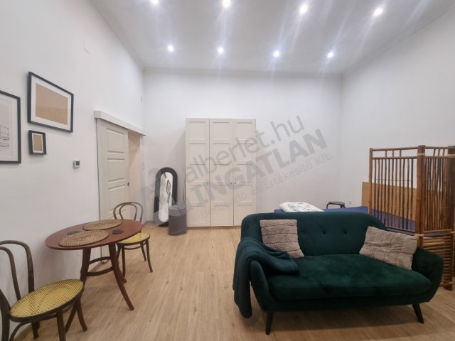 Kiadó téglalakás, albérlet, VII. kerületben, Rákóczi úton