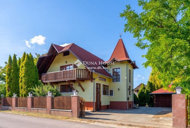 Eladó hotel, Kőröshegyen 280 M Ft, 13 szobás