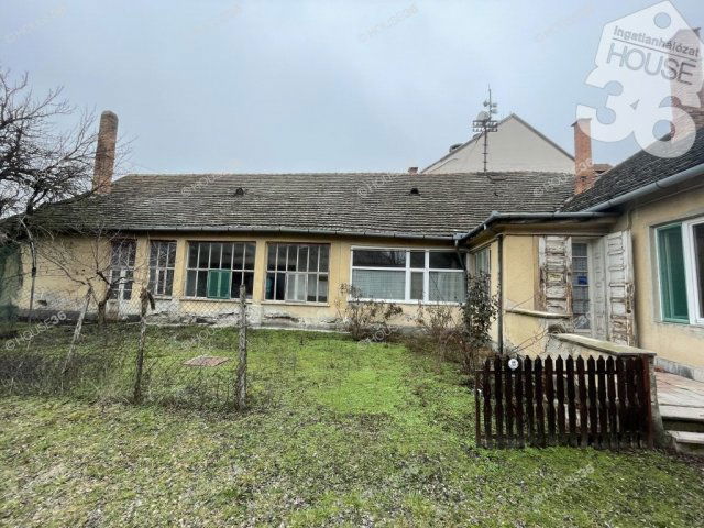 Eladó családi ház, Kiskunmajsán 59.9 M Ft, 5 szobás