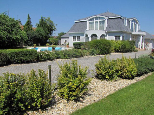 Eladó családi ház, Győrött 325 M Ft, 6 szobás