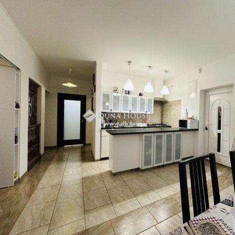 Eladó családi ház, Pilismaróton 238.1 M Ft, 12 szobás