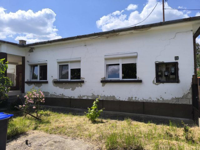 Eladó családi ház, Dánszentmiklóson 43 M Ft, 3 szobás