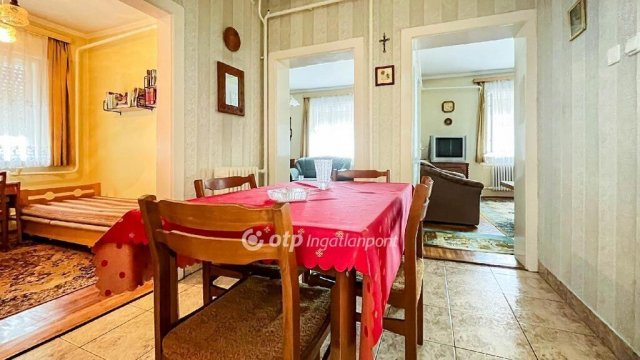 Eladó családi ház, Rábatamásin 47.99 M Ft, 3 szobás