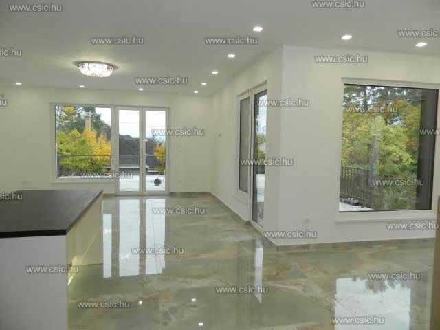 Eladó családi ház, Szentendrén 269.9 M Ft, 5 szobás