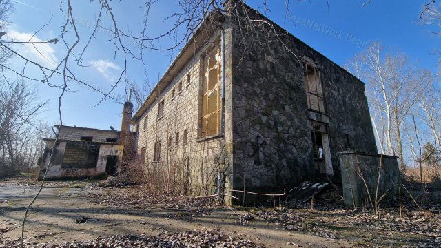 Eladó iroda, Cegléden 70 M Ft, 5 szobás / költözzbe.hu