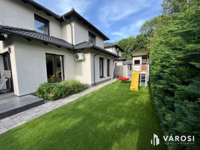 Eladó ikerház, Debrecenben 224 M Ft, 5 szobás