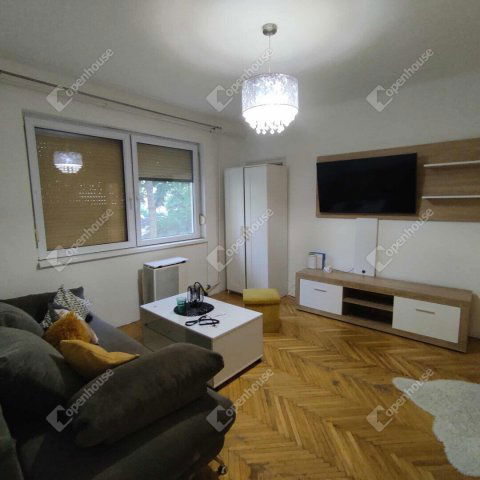 Eladó téglalakás, Pápán 26.5 M Ft, 2 szobás