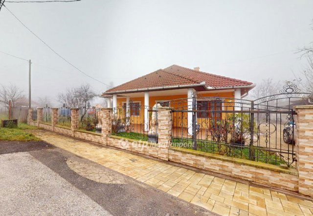 Eladó családi ház, Poroszlón 79.99 M Ft, 4+1 szobás