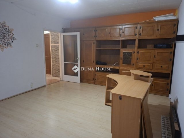 Eladó panellakás, Kistarcsán 66 M Ft, 2 szobás