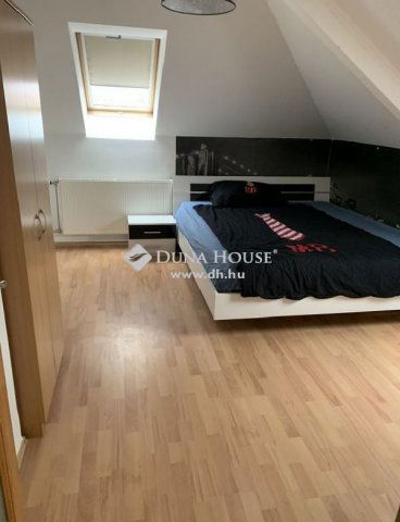 Eladó családi ház, Esztergomban 124 M Ft, 8 szobás