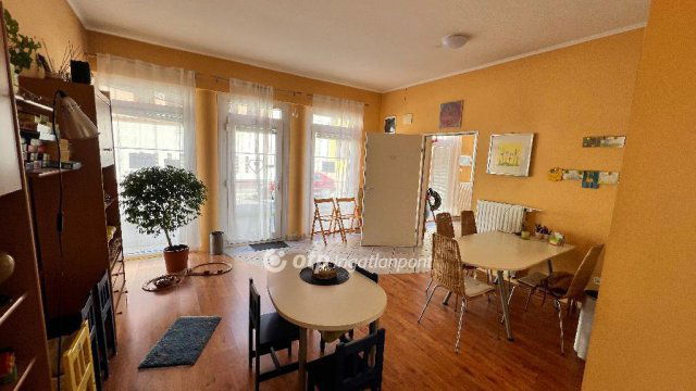 Eladó üzlethelyiség, Pápán 39.9 M Ft, 2 szobás