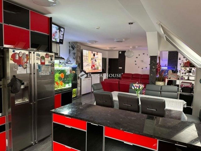 Eladó családi ház, Gyömrőn 189 M Ft, 16 szobás