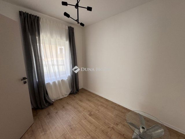 Eladó családi ház, Pécsett 89.9 M Ft, 3 szobás