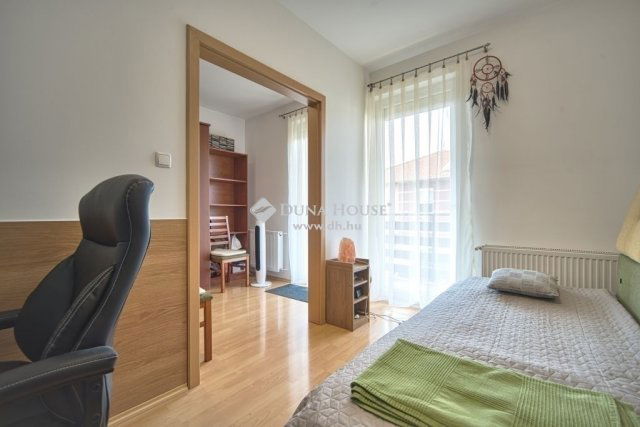Eladó téglalakás, Budapesten, XVIII. kerületben 90 M Ft