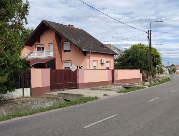 Eladó családi ház, Tápiószentmártonon 72.9 M Ft, 5 szobás