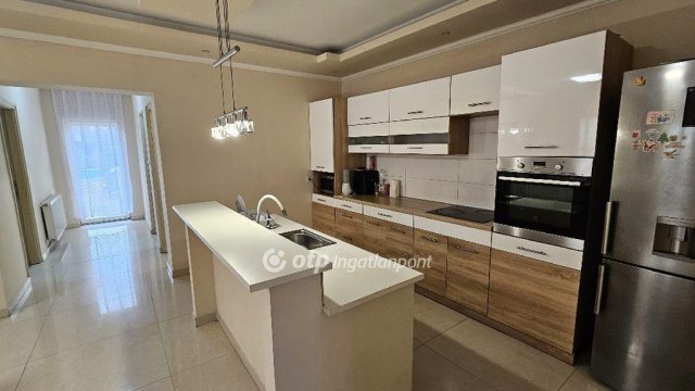 Eladó családi ház, Pusztaszabolcson 106 M Ft, 3 szobás