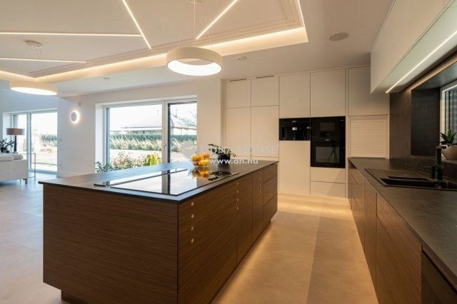 Eladó családi ház, Nagykőrösön 550 M Ft, 5 szobás