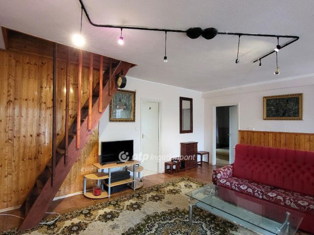 Eladó családi ház, Siófokon 300 M Ft, 10 szobás