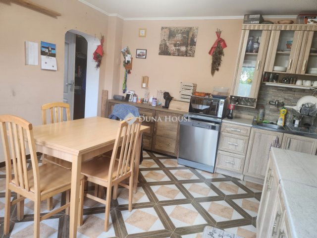 Eladó téglalakás, Várpalotán 48.5 M Ft, 2 szobás