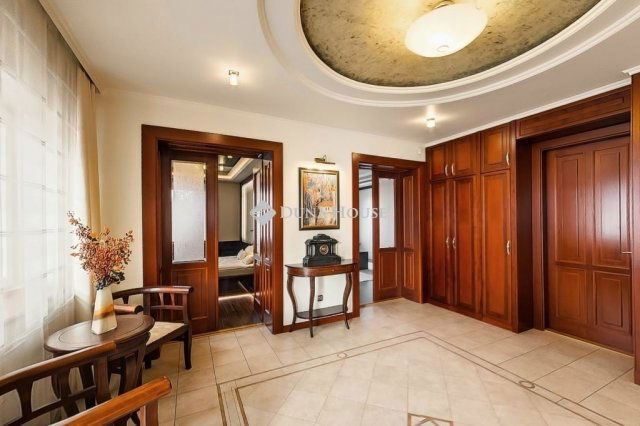 Eladó családi ház, Kiskőrösön 150 M Ft, 6 szobás