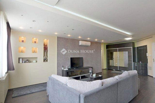 Kiadó téglalakás, albérlet, Kecskeméten 300 E Ft / hó