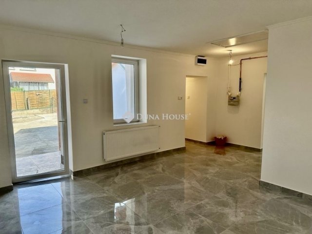 Eladó sorház, Pécelen 59 M Ft, 3 szobás / költözzbe.hu