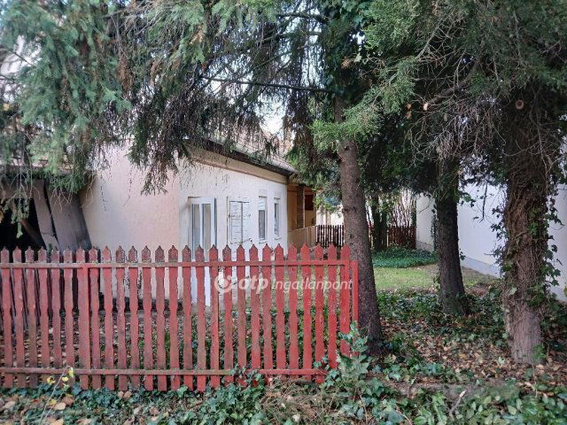 Eladó családi ház, Karácsondon 23.5 M Ft, 4 szobás