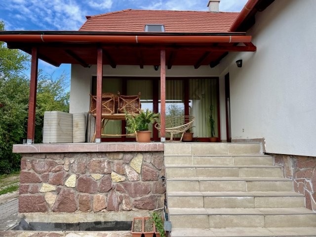 Eladó családi ház, Felsőörsön 160 M Ft, 4 szobás