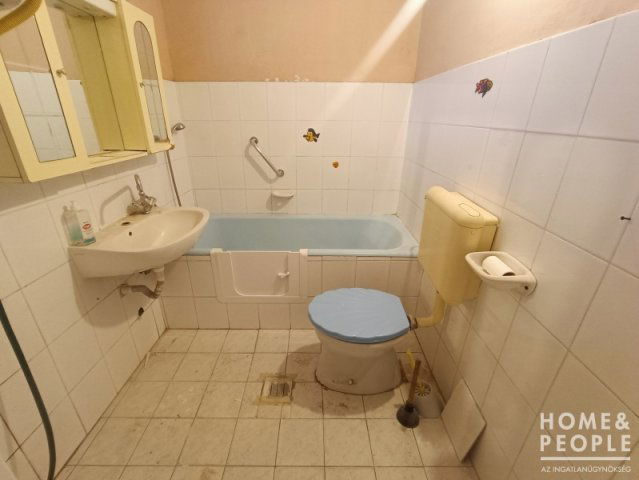 Eladó családi ház, Kübekházán 15.99 M Ft, 2 szobás