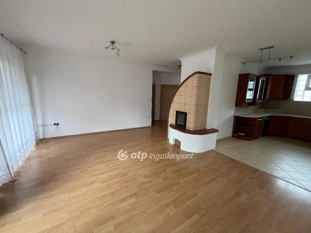 Eladó téglalakás, Vámosszabadin 94.9 M Ft, 3 szobás